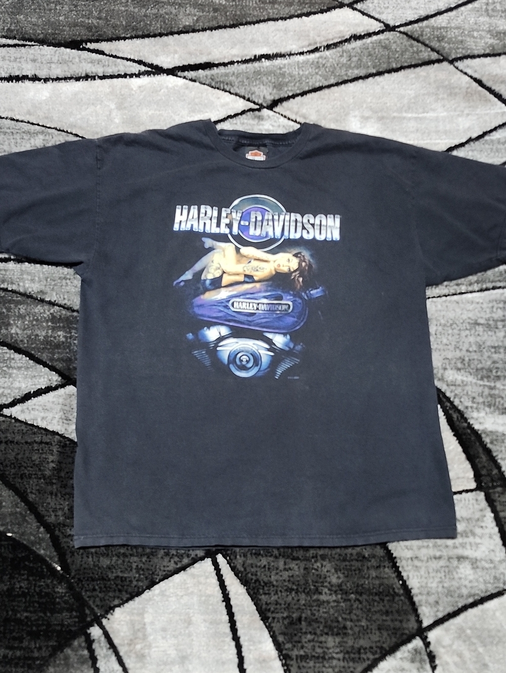 HARLEY DAVIDSON 2009 MOTORCYCLE PIN-UP GIRL GRAPHIC BLACK CREW SHORT-SLEEVE TEE-